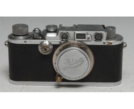 A Leica III(F) 35mm Rangefinder camera, Ernest Leitz Wetzler DRP, Leitz Elmar f3.5 50mm lens, serial number 136722, Leica len