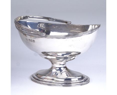 An Edwardian oval silver swing-handled pedestal sugar bowl, reeded edge decoration, by Daniel and John Welby, hallmarks Londo