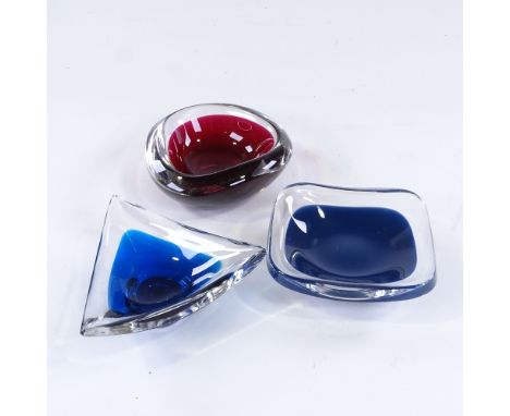 Vicke Lindstrand for Kosta Sweden, group of 3 free-form glass bowls, 1959, all fully signed LS1273, LS625 and LS620, diameter