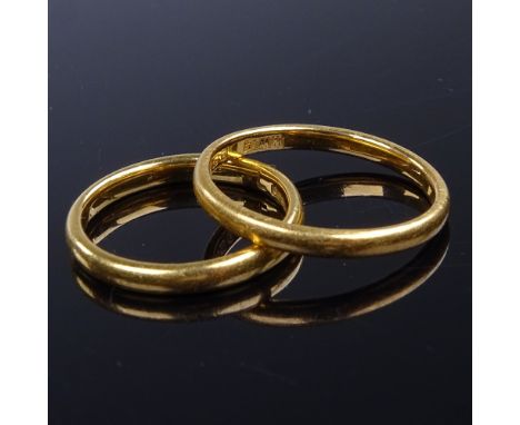 2 early 20th century 22ct gold wedding band rings, largest band width 2.5mm, sized K and O, 5.6g total (2)Both in very good o