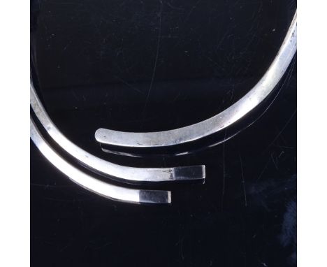 A Vintage Mexican Taxco sterling silver and onyx hinged neck torque, by Martin Ramos Juarez, with Swedish import marks, inter