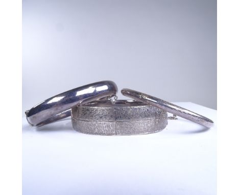 2 English silver hinged bangles, and a Continental sterling silver hinged bangle, largest band width 15.9mm, internal dimensi