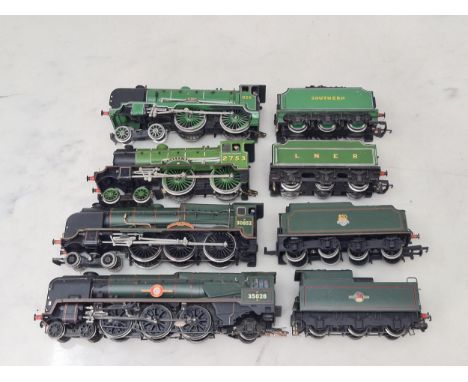 Four unboxed 00 gauge Steam Locomotives including Bachmann 4-6-0 'Sir Walter Raleigh', Hornby LNER D49/1 Class 4-4-0 'Cheshir
