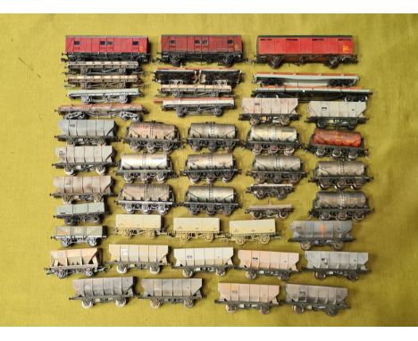 A tray of unboxed weathered and customised 00 gauge Wagons including 21 Ton Hopper Wagons, Bolster Wagons and Tankers