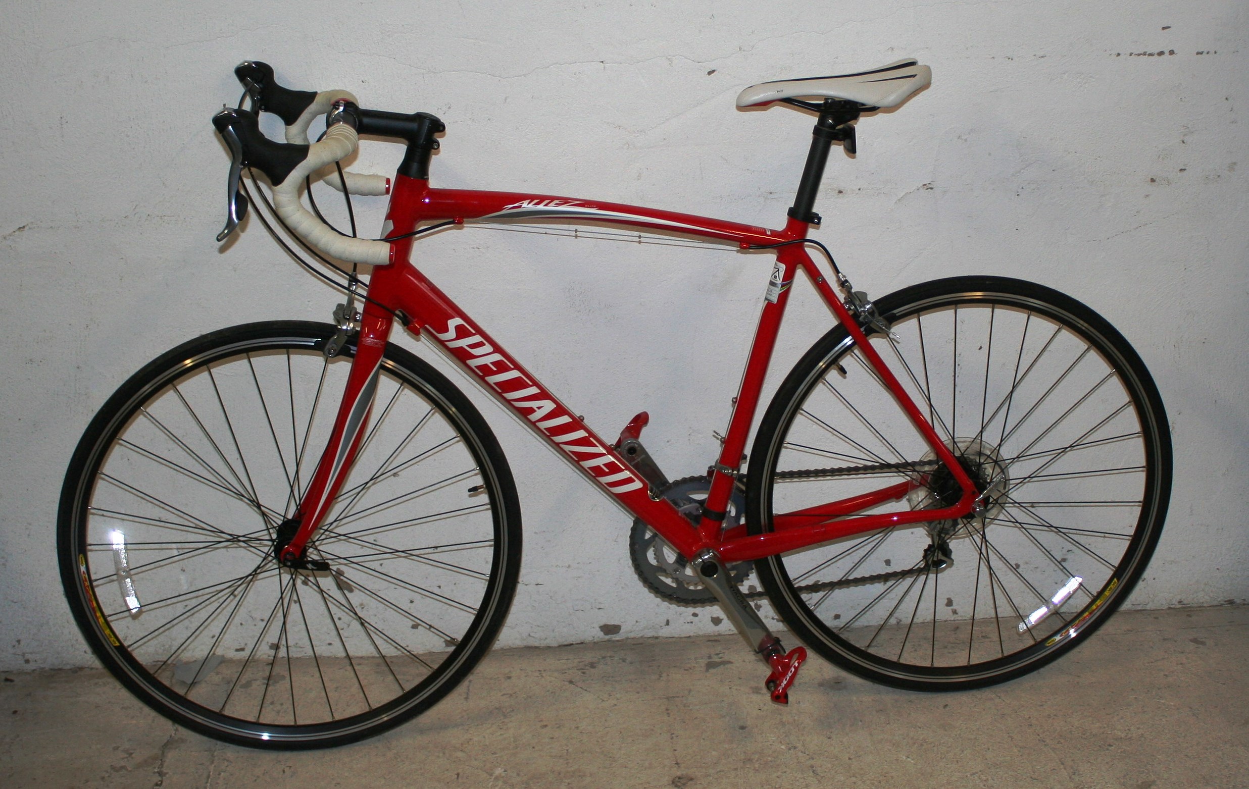 A Specialized Allez Elite road bike, circa 2010, the red 58cm aluminium