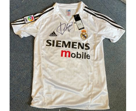 Lot - REAL MADRID CF, AUTOGRAPHED TEAM JERSEY, CIRCA 2010