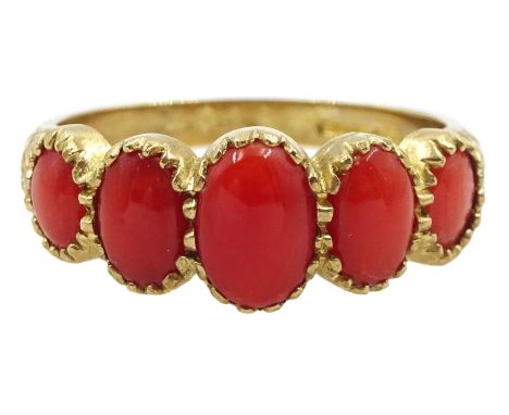 9ct gold graduating oval coral ring, hallmarkedCondition Report:Approx 3.3gm, size N-O, good condition