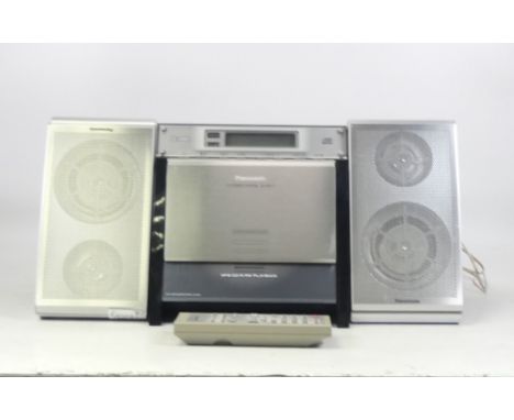 Panasonic CD Stereo System SA-EN17 with accompanying speakers (3)