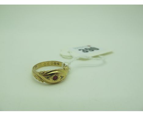 An Antique 22ct Gold Three Stone Ring, star set to the centre (finger size Q) (4.4grams). 