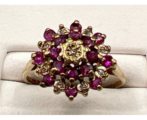 Ladies vintage 9ct gold Ruby and diamond cluster ring. Size O (2.1g)