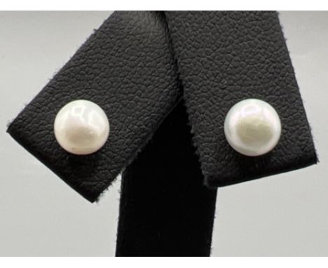 Brand new ex display silver cultured Pearl stud earrings