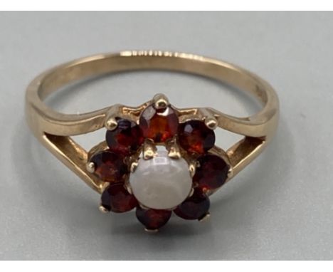 Ladies 9ct yellow gold garnet and opal cluster ring size N 2.3g gross