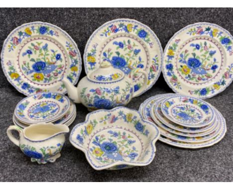 Total of 17 pieces of Masons ‘Regency’ patterned dinnerware, including plates, teapot etc