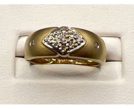 Vintage ladies 9ct gold diamond set band ring. Size M (3.4g)