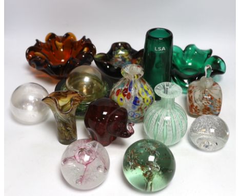 Ornamental glassware. Various makes including Caithness (15)***CONDITION REPORT***PLEASE NOTE:- Prospective buyers are strong