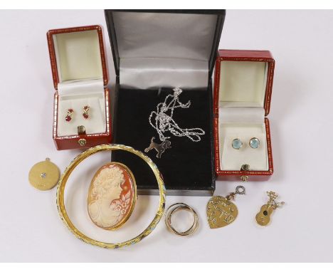 Sundry jewellery including a diamond set yellow metal pendant, a similar yellow metal and diamond set heart pendant, two pair
