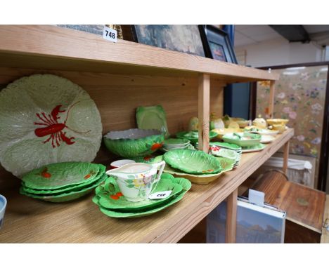 A collection of Carltonware cabbage pattern dinner wars***CONDITION REPORT***PLEASE NOTE:- Prospective buyers are strongly ad