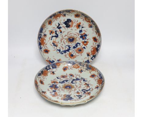 A pair of Chinese Imari dishes, Qianlong period, 28cm in diameter***CONDITION REPORT***One plate with two hairline cracks inw