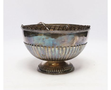 An Edwardian demi-fluted silver rose bowl, William Hutton &amp; Sons, Ltd, London, 1904, diameter 20.9cm, 16.7oz.***CONDITION