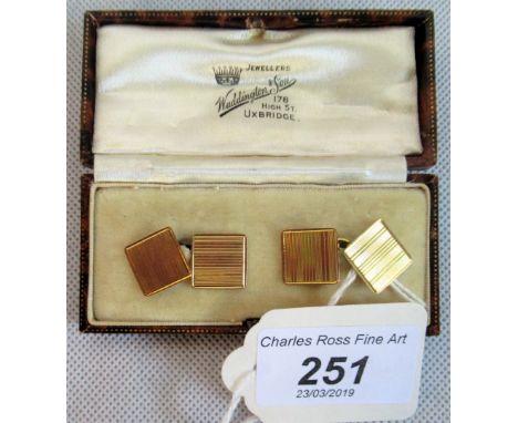 A pair of Art Deco 9ct gold engine turned cufflinks in fitted case. Condition Report: 4.6 grams.