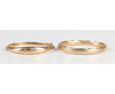 A 9ct gold oval hinged bangle, the front with faceted decoration, on a snap clasp, Birmingham 1970, inside width 5.8cm, and a