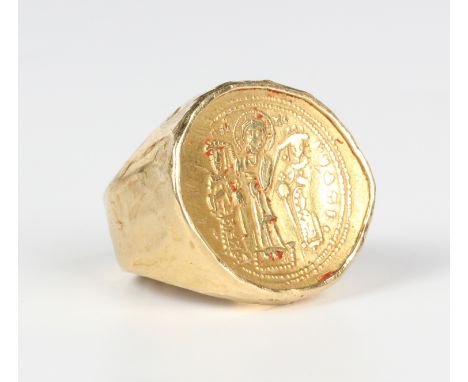 A gold ring, mounted with a Byzantine Empire Romanus IV (1068-1071 AD) gold histamenon nomisma, detailed '18K', weight 16.8g,