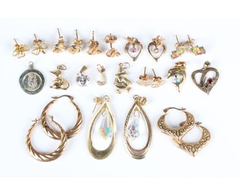 Two 9ct gold pendants, comprising a gem set dolphin and a heart, total weight 1.9g, five further gold pendants and charms, we