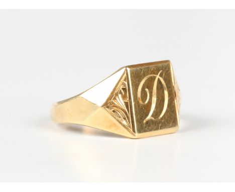 An 18ct gold rectangular signet ring, initial engraved with the letter 'D' between engraved triangular shaped shoulders, Lond