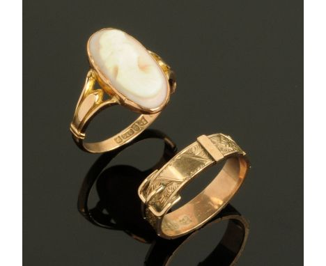 A Victorian 9 ct gold memoriam ring, Chester 1893, the exterior set with a band of plaited hair, size M, and a 9 ct gold came