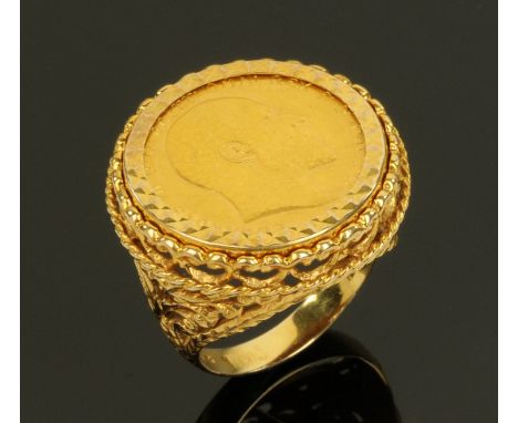 An Edward VII gold sovereign, 1905S, mounted within a 9 ct gold ring shank with foliate pierced and decorated shoulders, gros