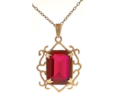 A ruby paste pendant, in 9ct gold and a gold necklet, 5.4g 