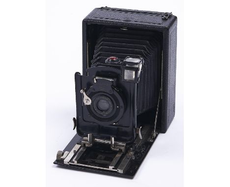 An Ernemann Heag 11/11 6.5 x 9cm plate camera, with maker's 10.5cm F6.8 lens, three plates and holder, printed instructions a