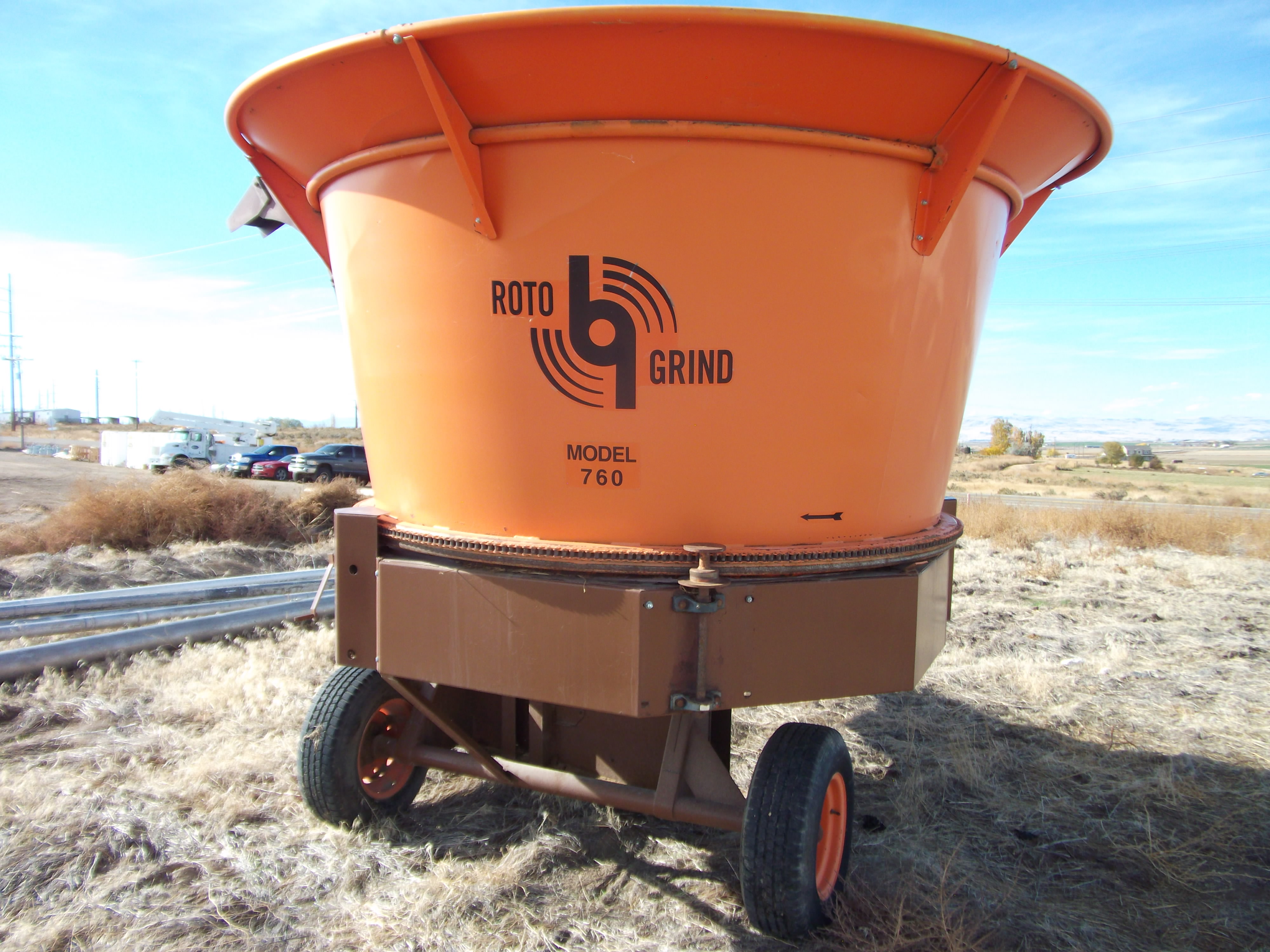Roto Grind 760 PTO tub grinder (excellent condition)