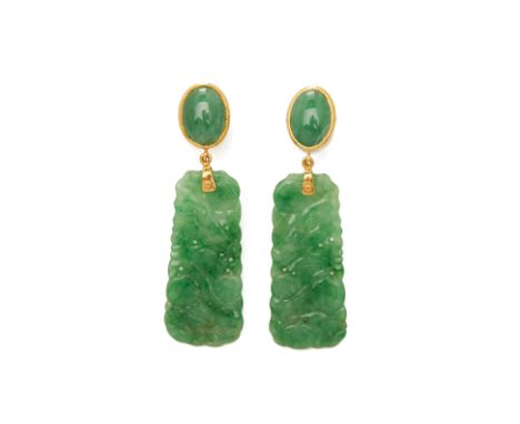 A PAIR OF CARVED JADE PENDANT EARRINGS
To be sold with no reserve, from an estate collection of jewellery
The carved tapering