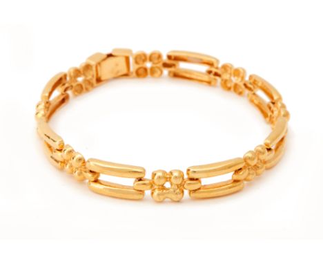 A GOLD GATE LINK BRACELET
Apparently unmarked, assessed as 22k
16.5cm long
11.82g
For condition reports and further images, p