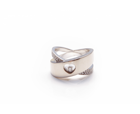 A CHOPARD 18K WHITE GOLD 'HAPPY DIAMOND' RING Unisex ring from Chopard's 'Happy Diamond' range  Overlapping double scroll des