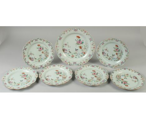 A SET OF SIX CHINESE QIANLONG FAMILLE ROSE PORCELAIN PLATES, together with a larger plate, each enamel painted with a central