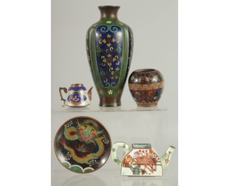 A GROUP OF MIXED CLOISONNE / ENAMEL ITEMS; comprising a vase, a small pot, a cloisonne dish, a miniature teapot, and another,