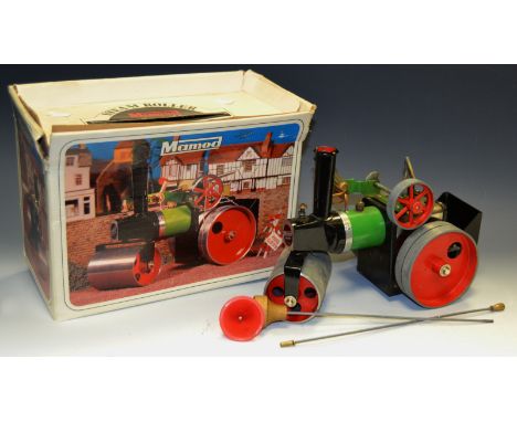 A Mamod steam roller SR1A, complete with vaporizing spirit lamp, spirit funnel, detachable steering extension, boxed