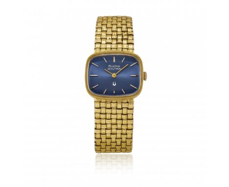 BULOVA ACCUTRON  REF. 7528 IN ORO, ANNI '70 Cassa: firmata, n. 2 824541, due corpi in oro 18K, fondello a scatto.  Bracciale/