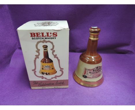 A brown ceramic Bell's whisky 37.5cl 40% vol in box