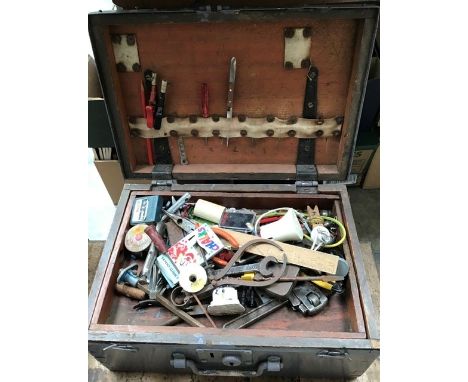 A collection of old and vintage tools in old tool boxes, including others in box etc
