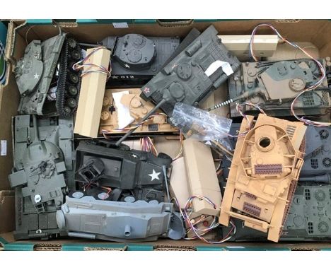 A collection of Tamiya model tanks, Jeep, various models, mostly in greens, some in sand coloured yellow, circa 1970/80's, 12