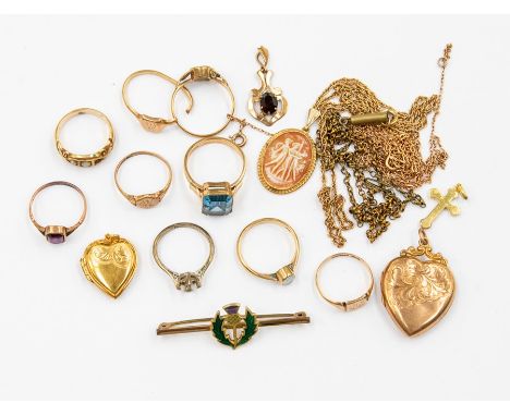 A collection of 9ct gold and gilt metal jewellery to include a 9ct gold synthetic blue spinel ring, rectangular cut stone siz