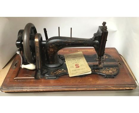 Vintage Singer Sewing Machine in Tonbridge type wooden case.