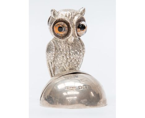 An Edwardian novelty silver menu holder realistically cast as a double sided owl, on plain circular base, by B&amp;Co mark in