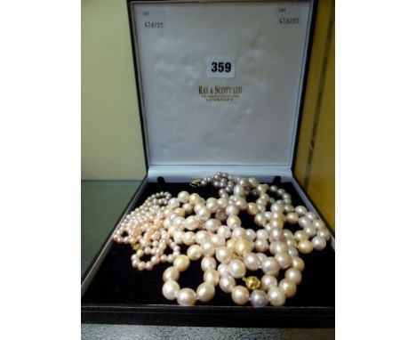 Three pink tone freshwater pearl necklaces with gold clasps (3), 