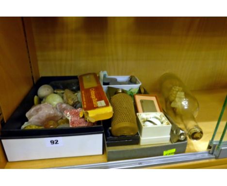 A quantity of various collectables, to include vintgae coins & notes; various pebbles & stones; Limoges trinket golf ball; th