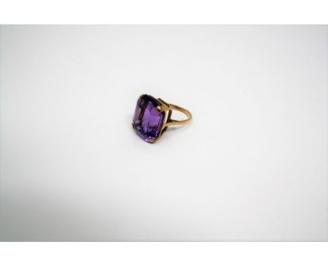 A 9ct gold and amethyst ring, 