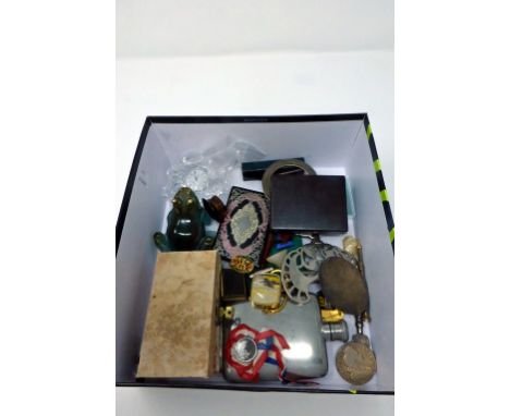 A collection of antique/vintage smalls, to include a wooden cross with integrated stanhope, miniature bone dominoes, Waterfor